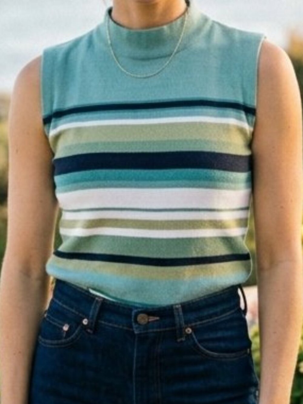Vintage Woman's IZOD Sleeveless Mock Neck Knit Sweater Striped Tank Top Size L